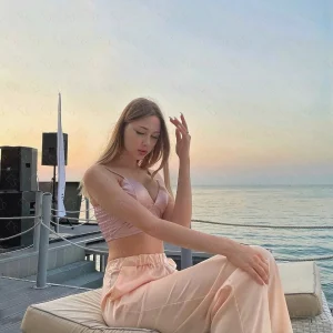 Elyse 4