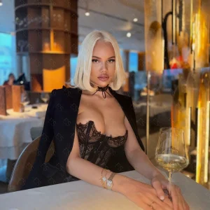 Larisa 11